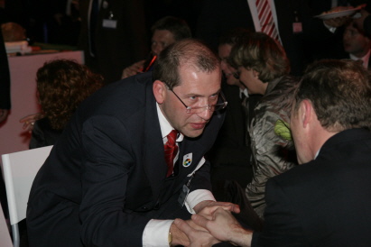 Hier im vertrauensvollen und vertiefen Gespräch mit einem Akademieabsolventen. Hier im vertrauensvollen und vertiefen Gespräch mit einem Akademieabsolventen.